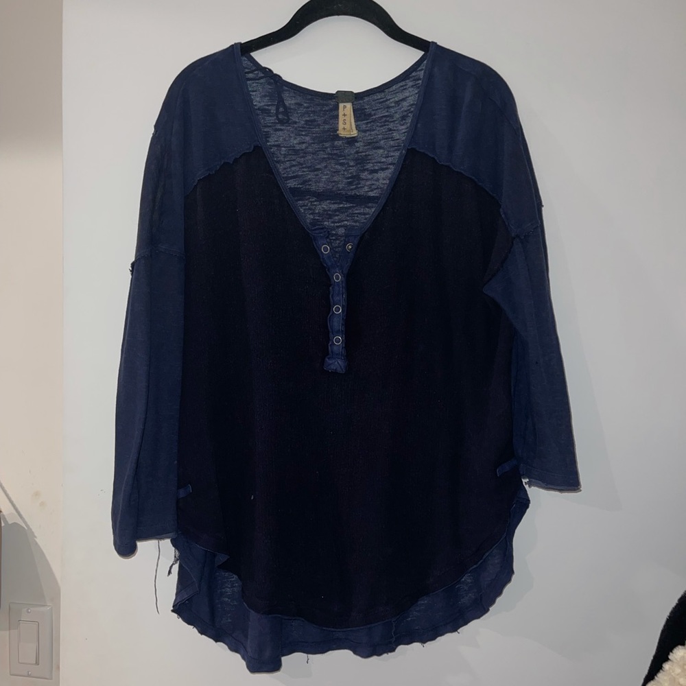 We The Free navy quarter sleeve top